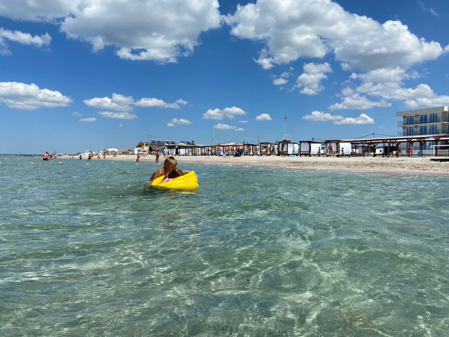 цены на отдых в штормовом на первой линии фото